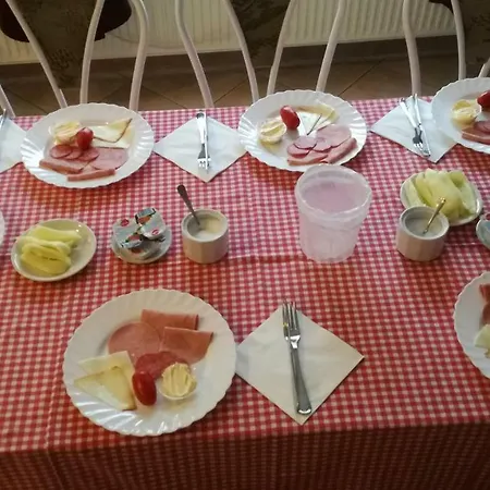 Hugi Panzio Guest house *