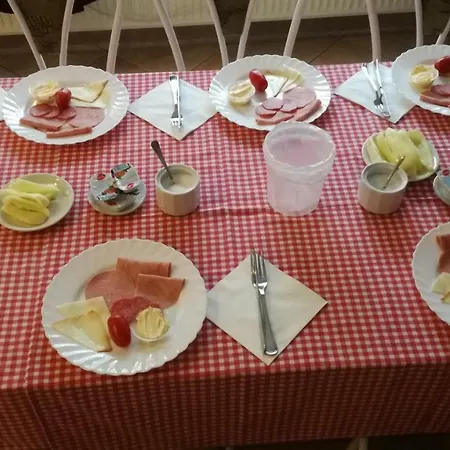 Hugi Panzio Guest house *